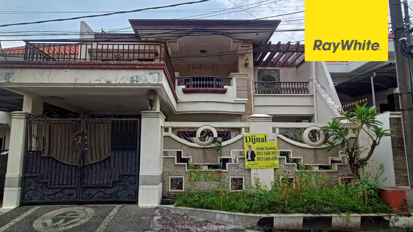 Rumah SHM 2 lantai di Nginden Intan Barat