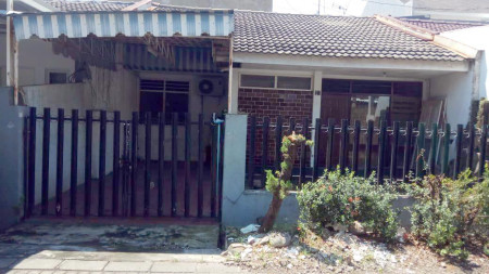 Rumah di Manyar Jaya , Terawat, Jalan depan Paving