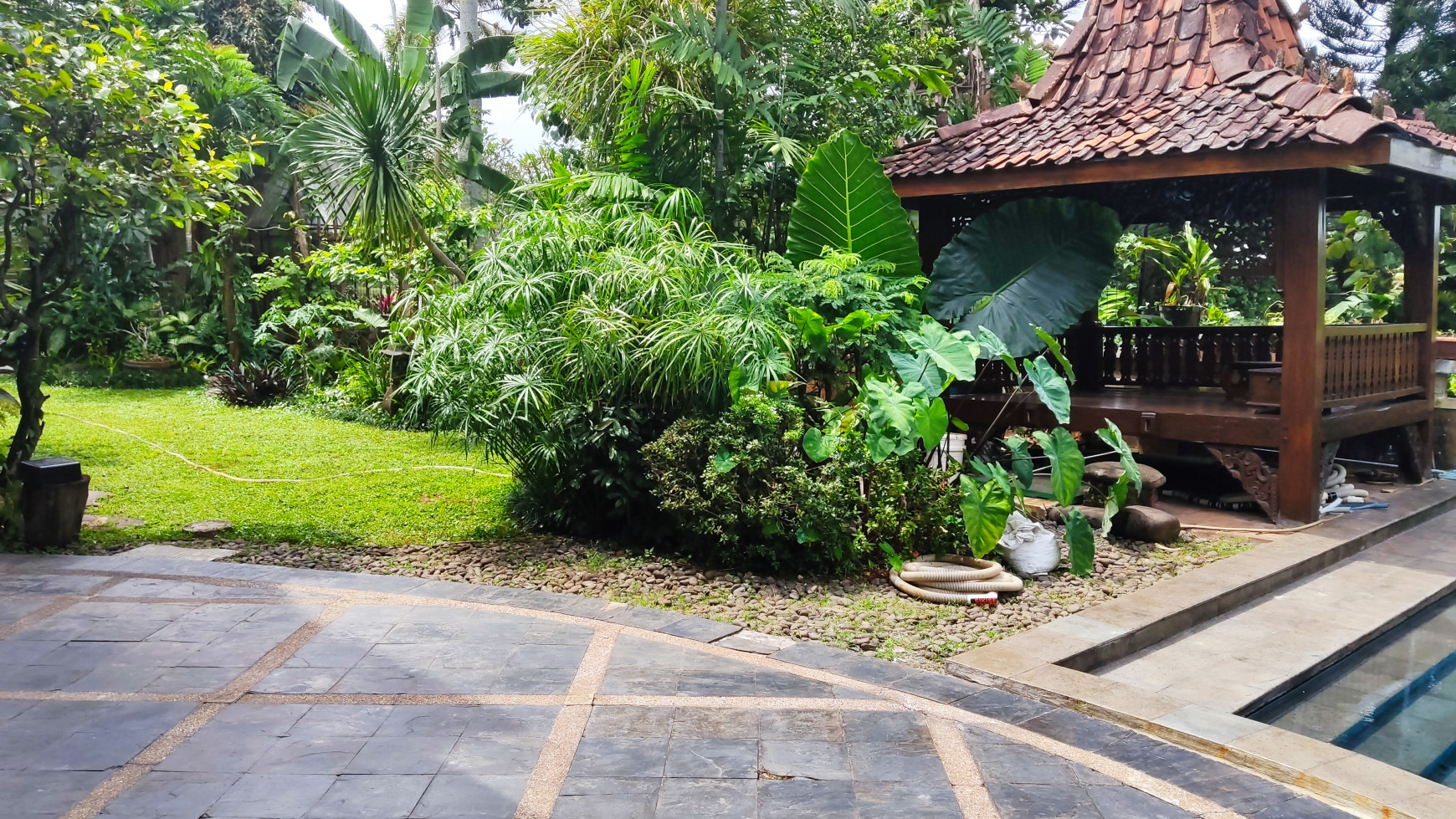 SEWA RUMAH MEWAH NYAMAN VIEW BUKIT GOLF PONDOK INDAH 