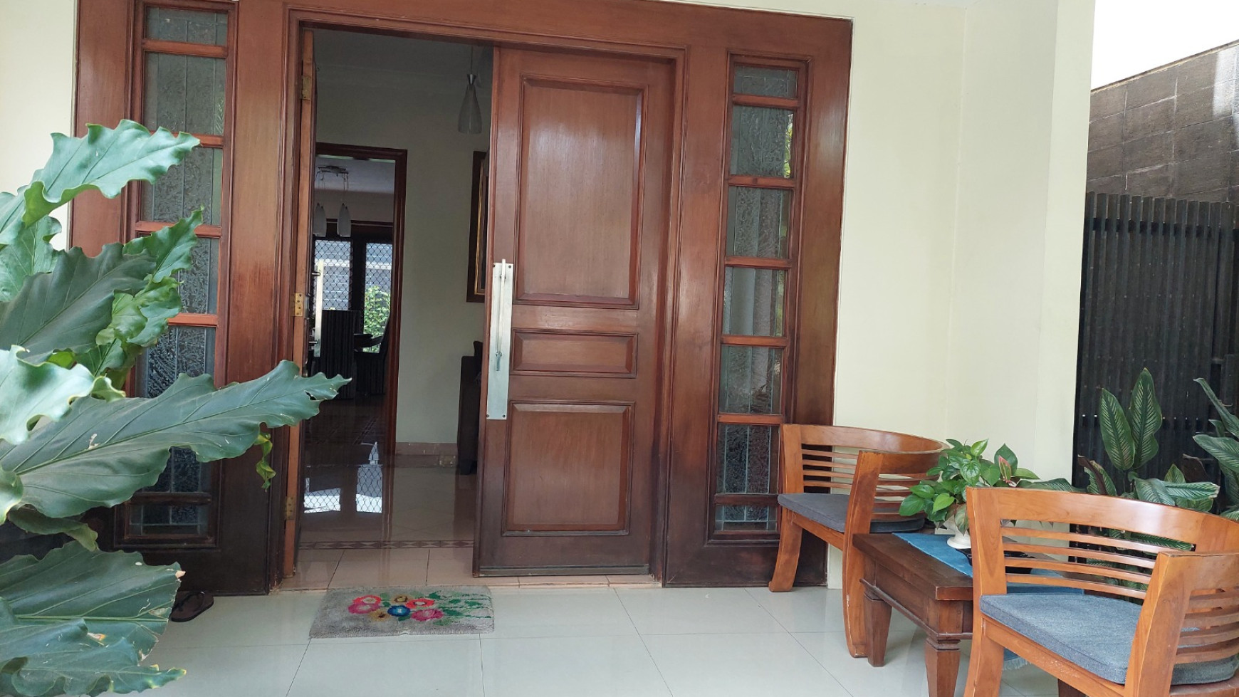 SEWA RUMAH MEWAH YANG NYAMAN PONDOK INDAH