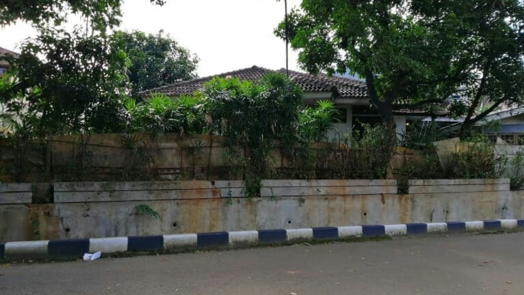 Rumah posisi di Hoek di Jakarta Selatan.