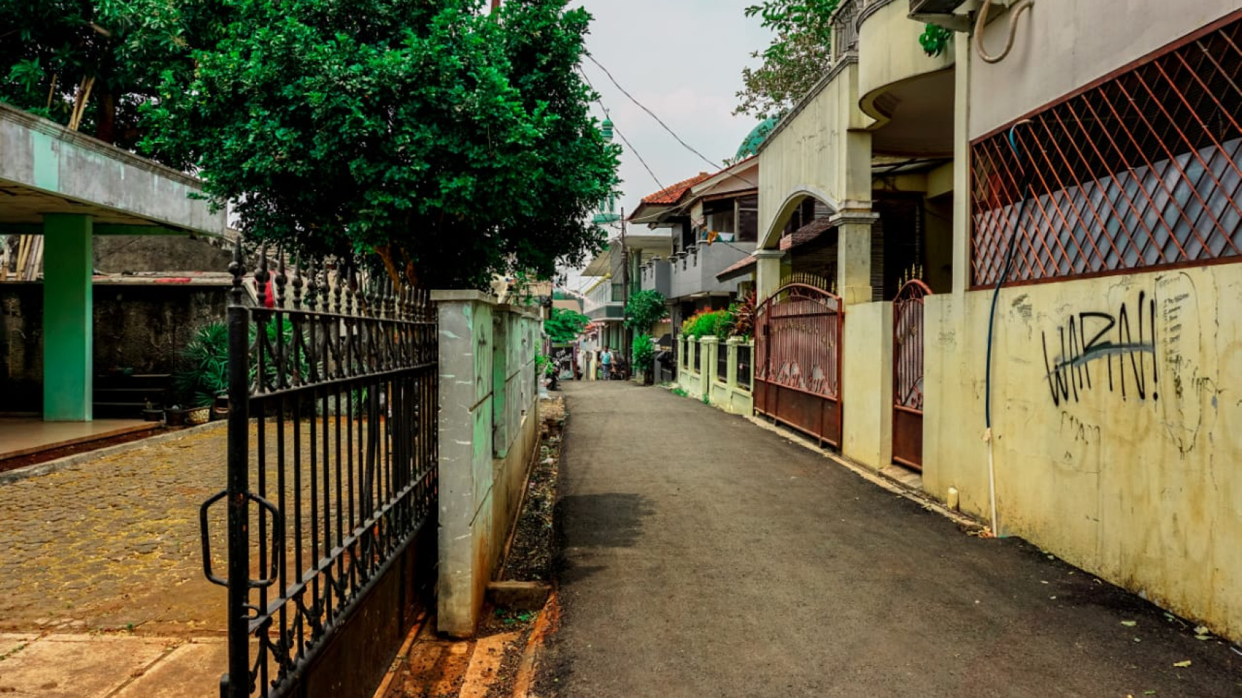 Rumah Lokasi Strategis dengan Halaman Luas @Ulujami, Jakarta Selatan