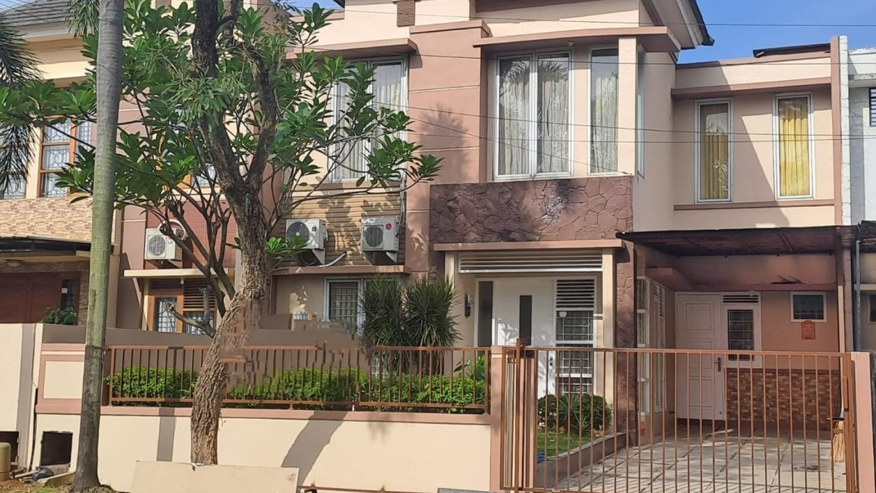 Hot Sale. Rumah 2 Lantai Di Serpong Park, Kawasan Bagus..