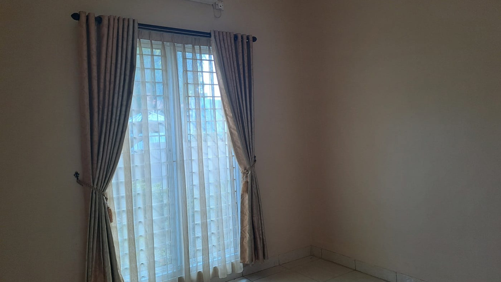 Hot Sale. Rumah 2 Lantai Di Serpong Park, Kawasan Bagus..