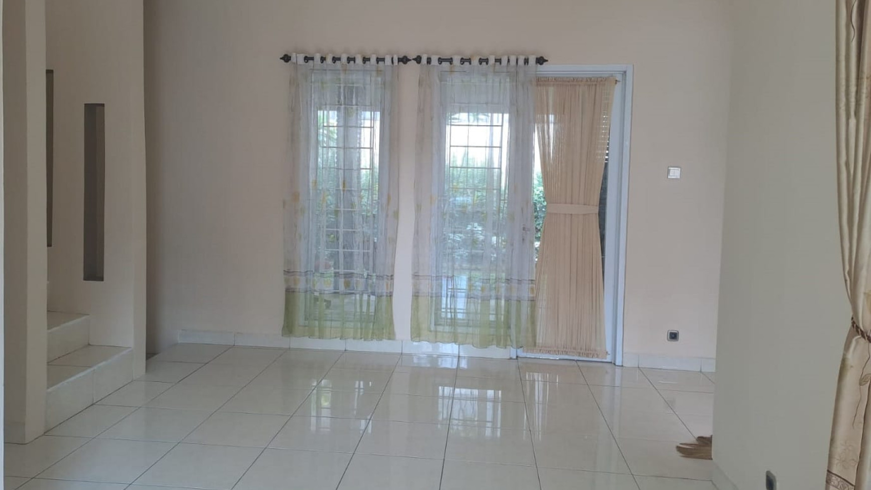 Hot Sale. Rumah 2 Lantai Di Serpong Park, Kawasan Bagus..