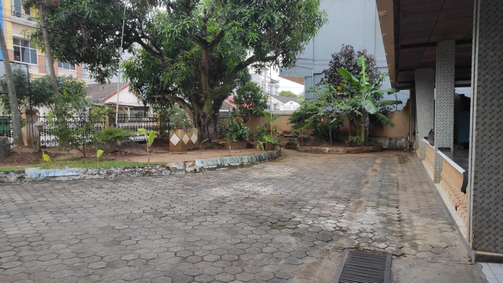 Rumah dengan Tanah 1060m2 di Jalan Protokol S. Parman Bandar Lampung