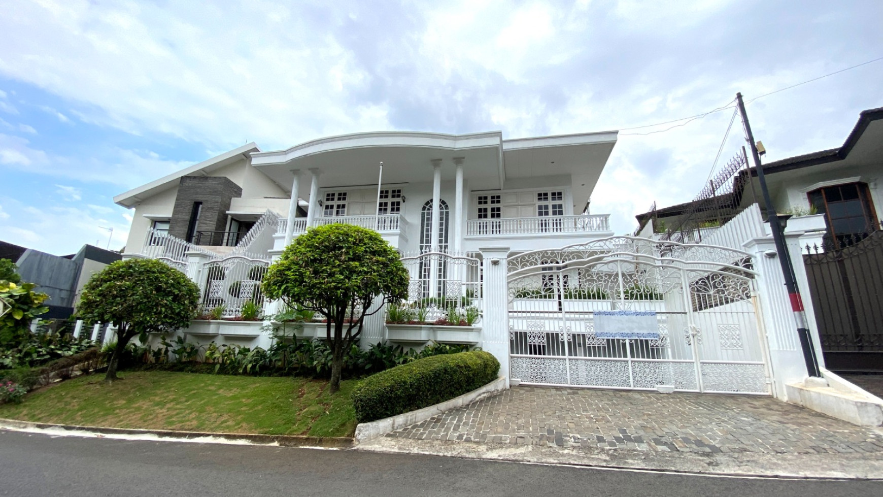 SEWA RUMAH MEWAH PONDOK INDAH