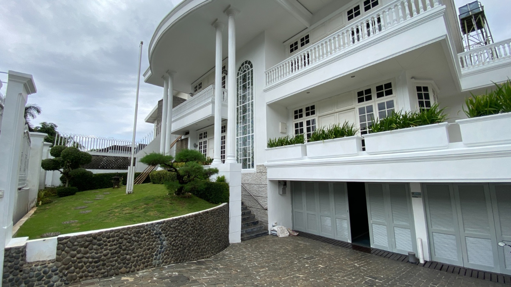 SEWA RUMAH MEWAH PONDOK INDAH