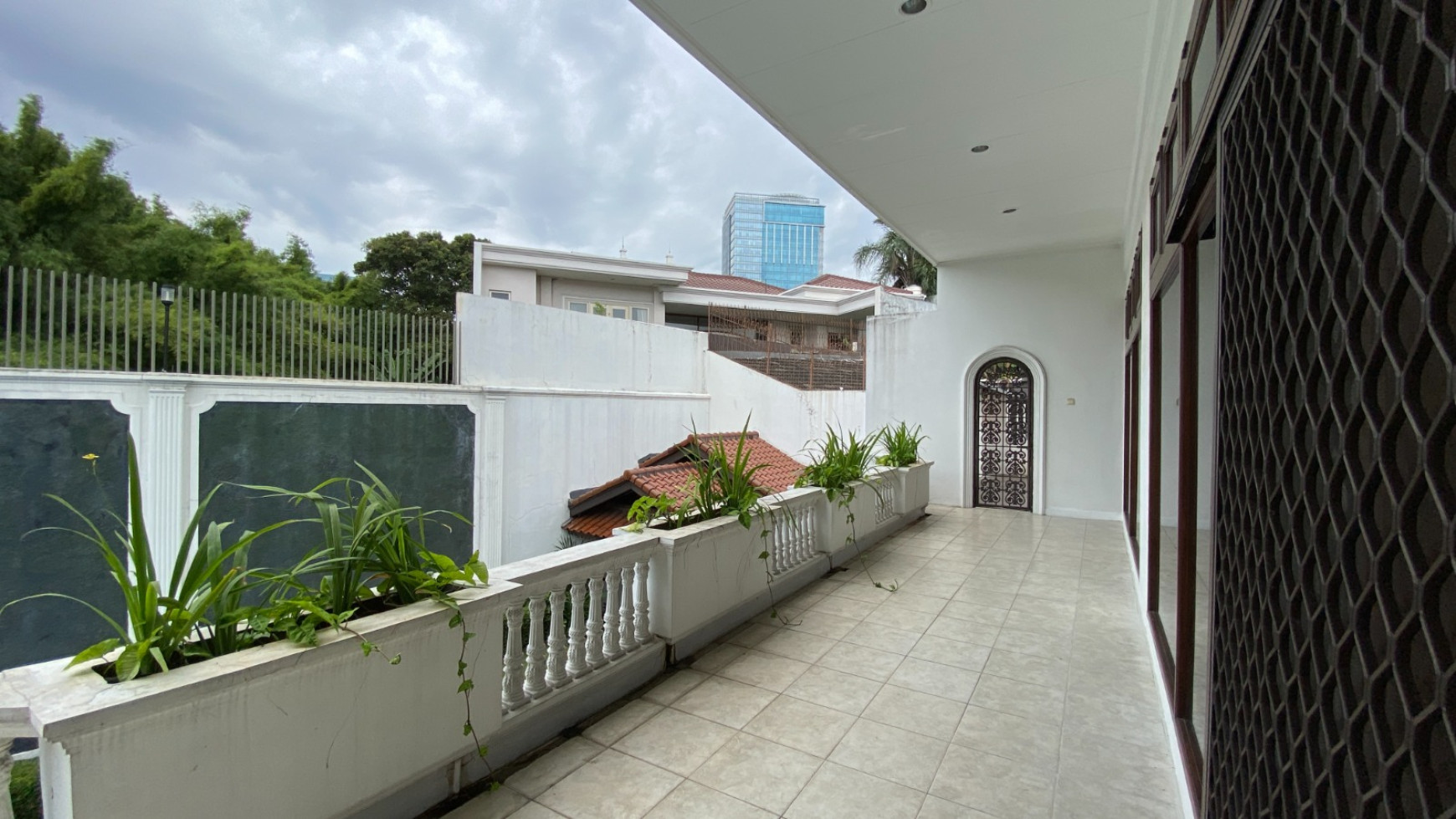 SEWA RUMAH MEWAH PONDOK INDAH