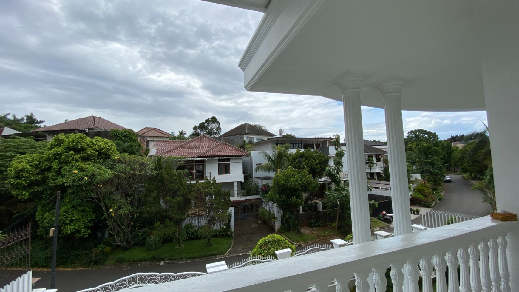 SEWA RUMAH MEWAH PONDOK INDAH