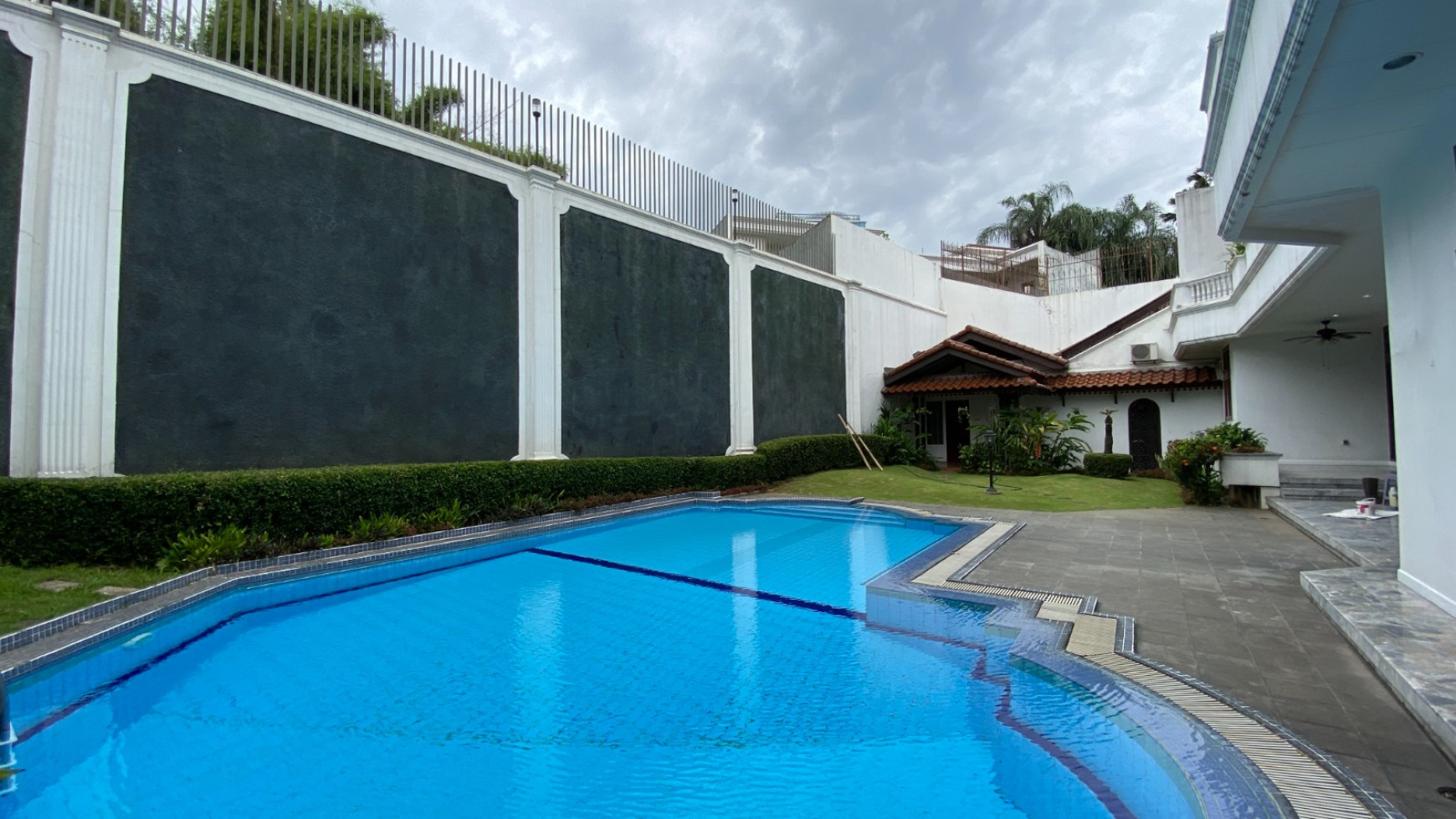 SEWA RUMAH MEWAH PONDOK INDAH