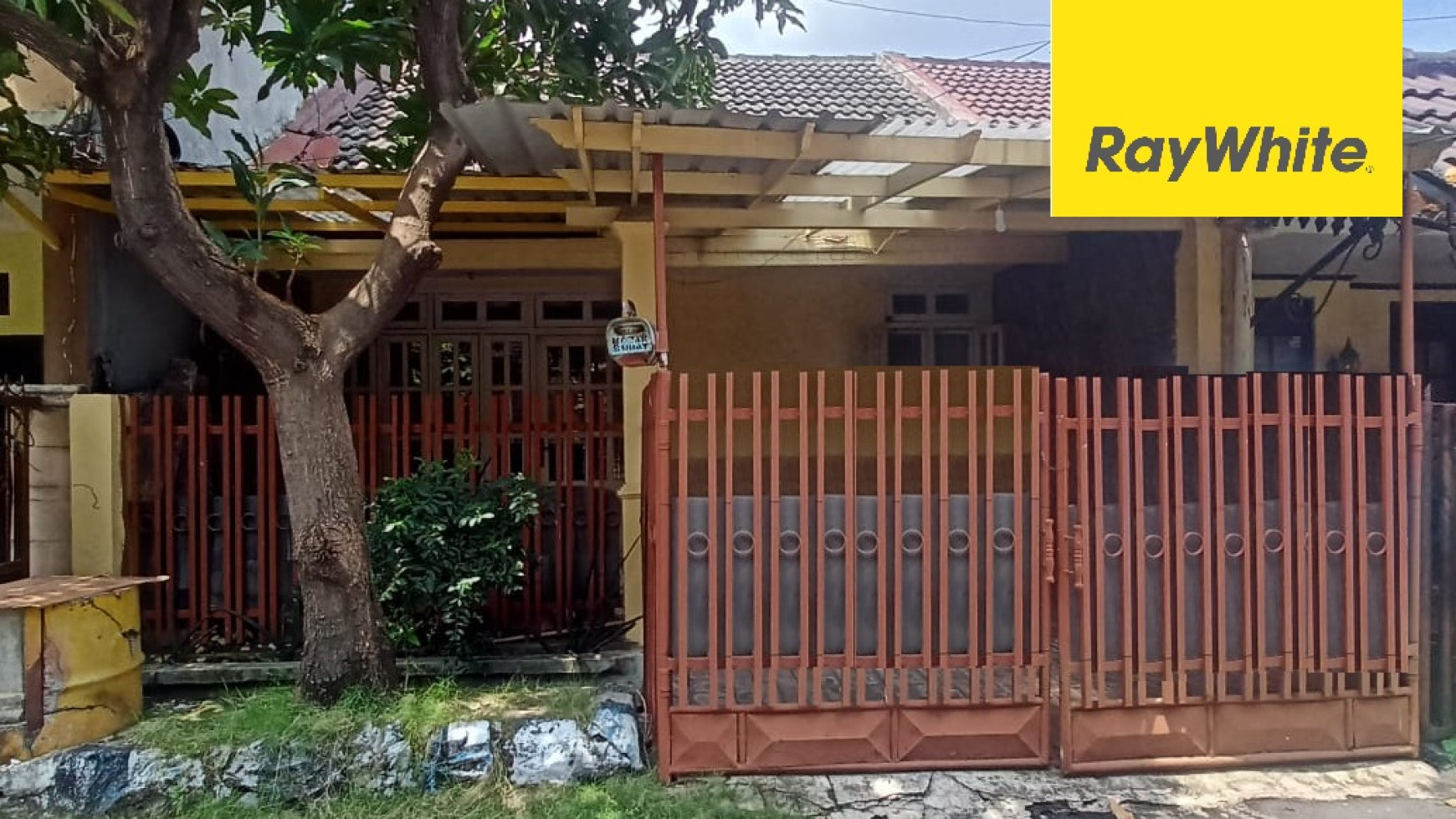 Rumah 1,5 Lantai di Bendul Merisi Selatan