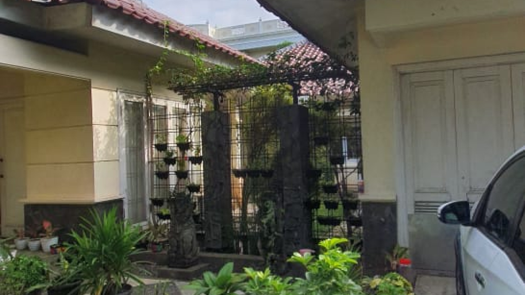 Rumah Bagus Di Jl Cut Nyak Dien, Bintaro Sektor 6