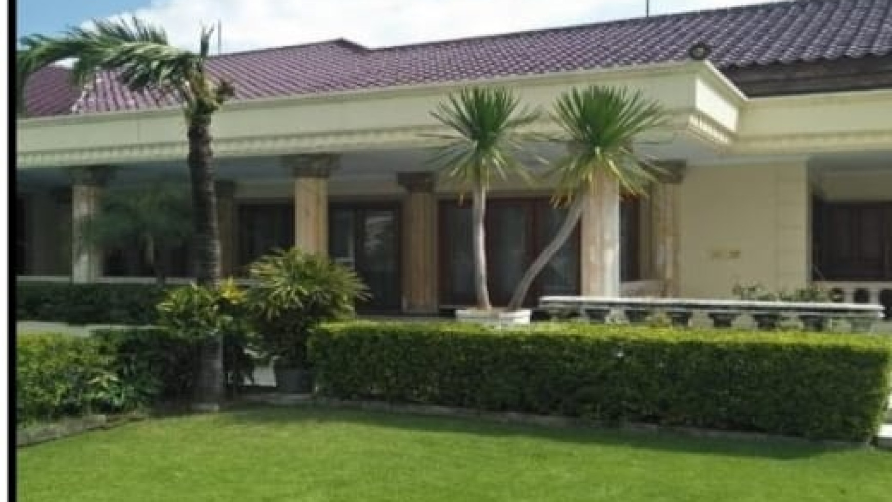 Dijual Rumah Raya Jemur Handayani Surabaya Selatan + PRIVATE Kolam Renang - Mewah