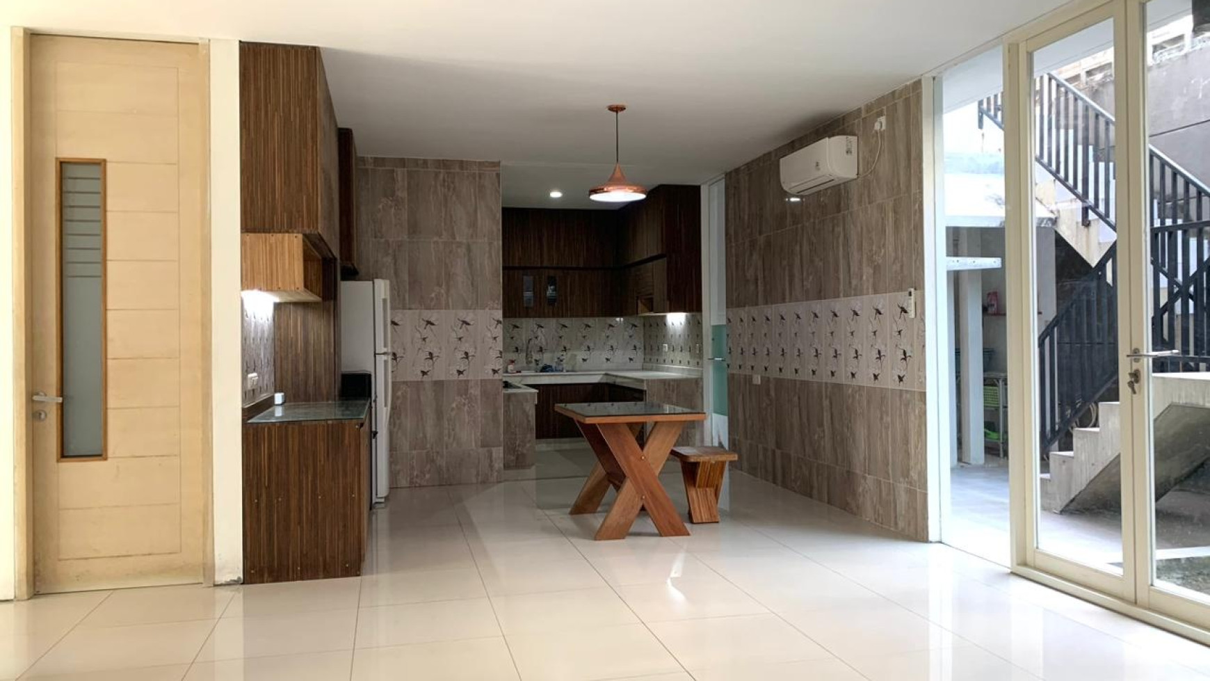 Dijual Rumah Bukit Golf Citraland Surabaya- Modern SEMI Furnished- Best Price