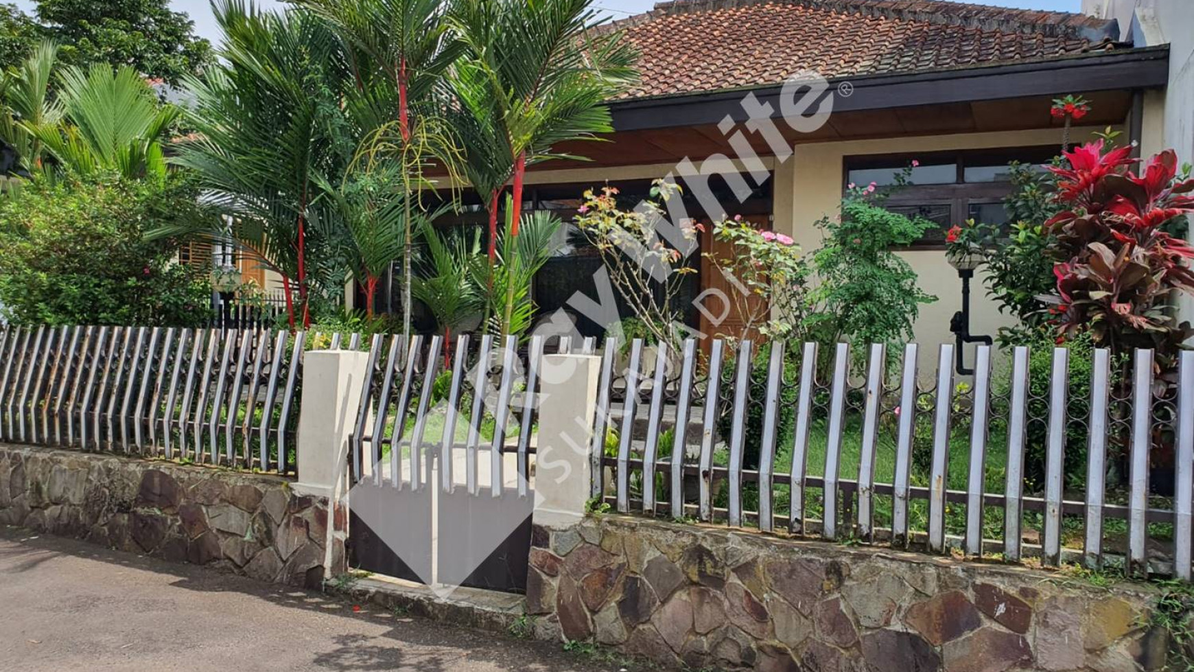 For Sale  Dijual rumah di Gerlong Tengah