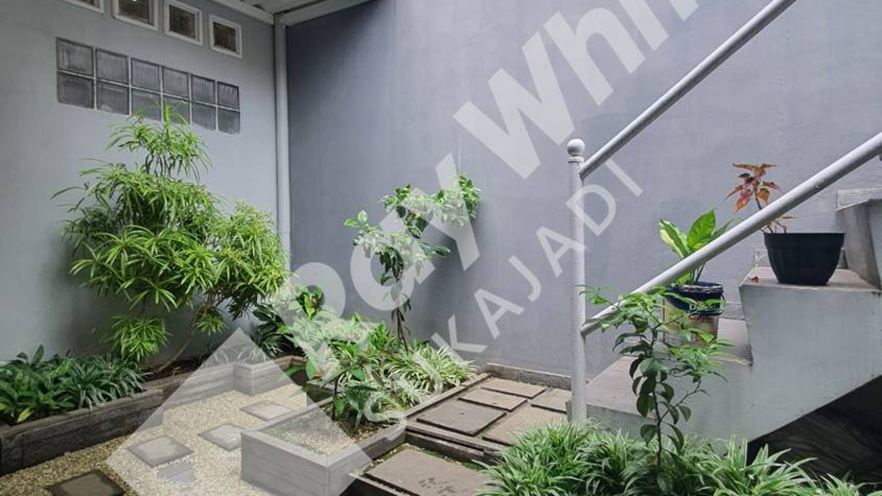 Dijual Rumah di Setraduta