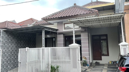 Dijual Rumah Bagus Siap Huni di Perumahan Graha Santoso Regency  Dekat MERR