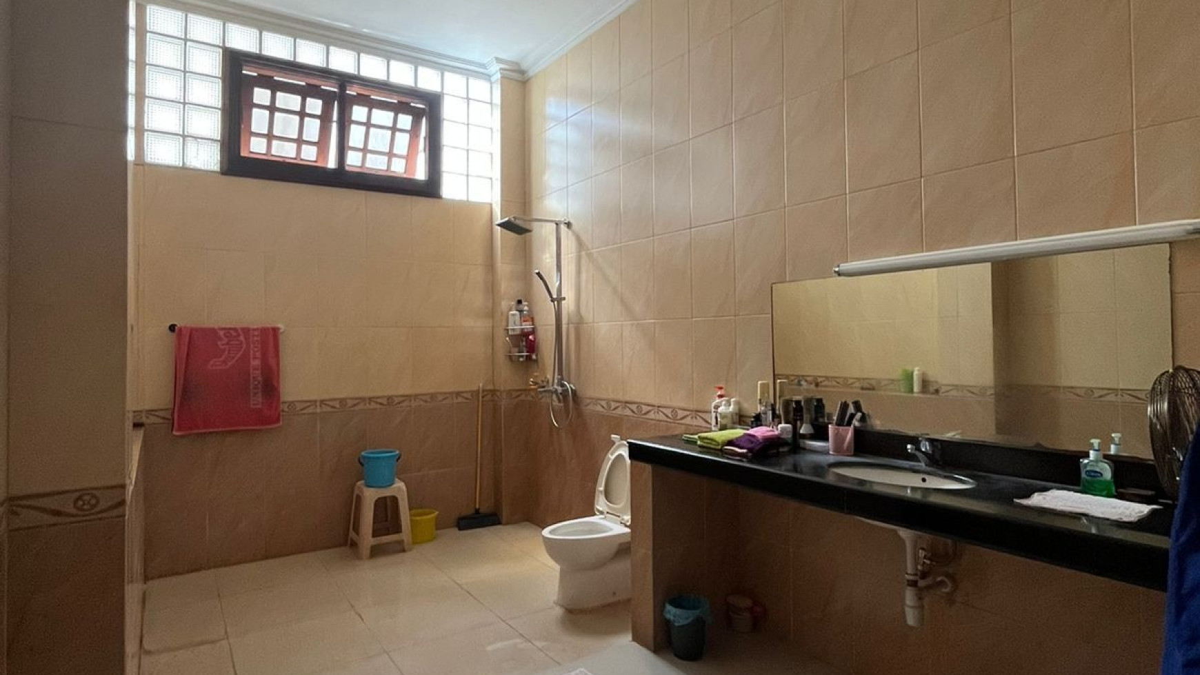 Dijual Rumah Surabaya Pusat FULL MARMER - Jl. Biliton - Gubeng - Parkiran LUAS masuk 10 Mobil - Strategis Komersial area cocok buat Segala Usaha