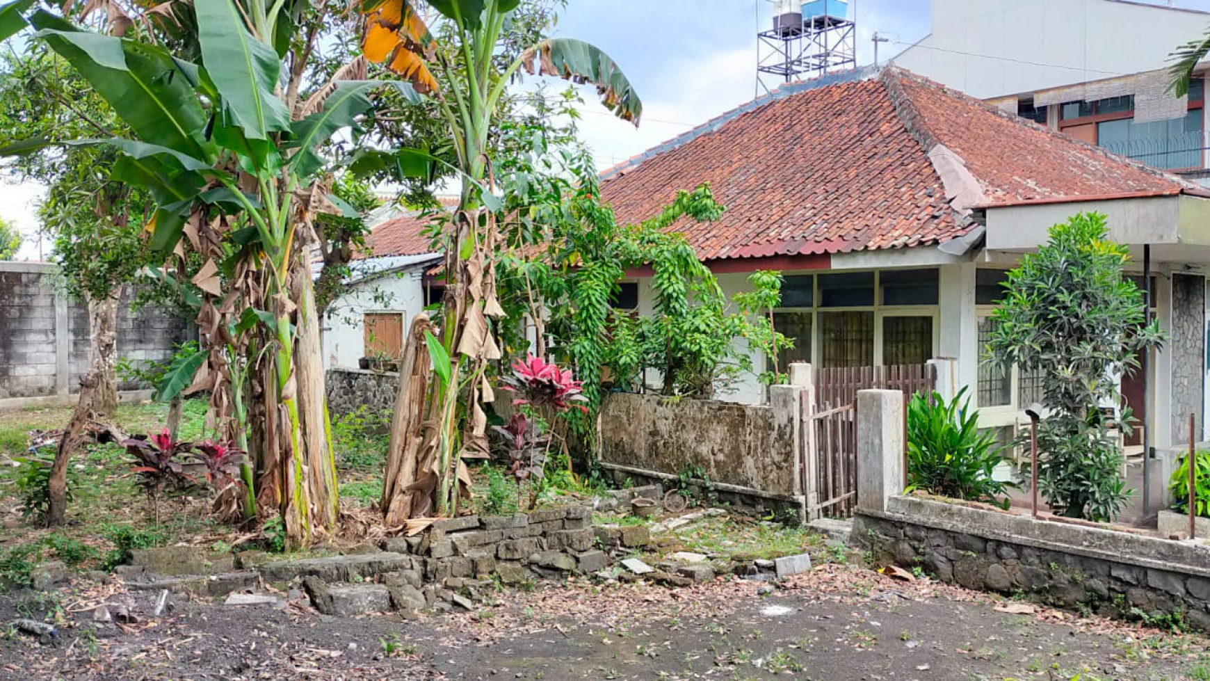 TANAH + BANGUNAN RUMAH DI MAGELANG UTARA