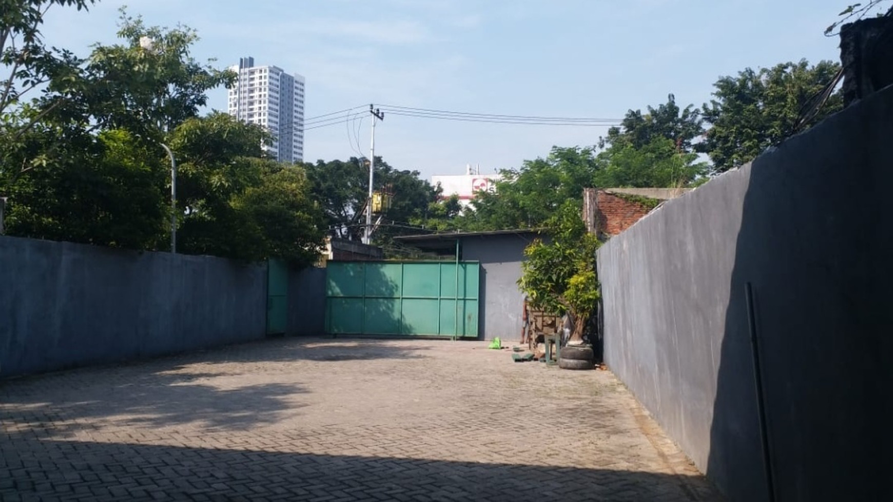 Dijual Tanah + Bangunan Surabaya Pusat - Jl. Mayjen Sungkono - Luas 4284 m2 - Strategis Nol Jalan Raya Utama Komersial area