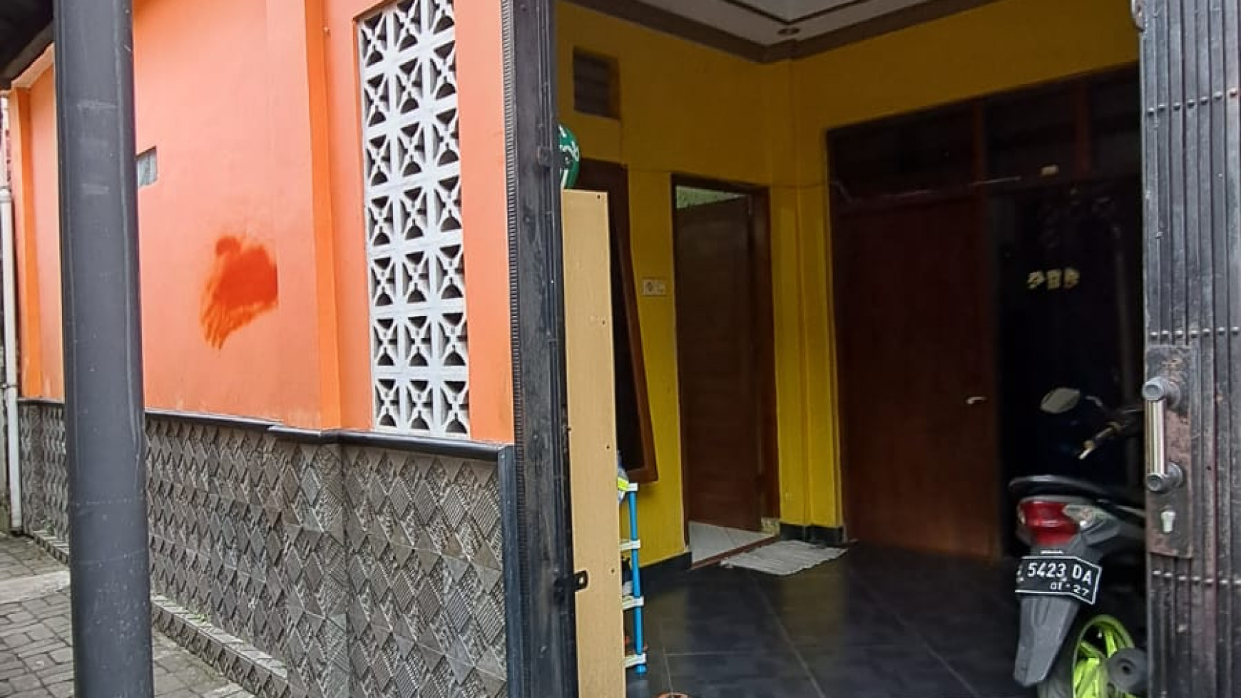 RUMAH + KOST DI GANDEKAN 2 LANTAI 6 KAMAR