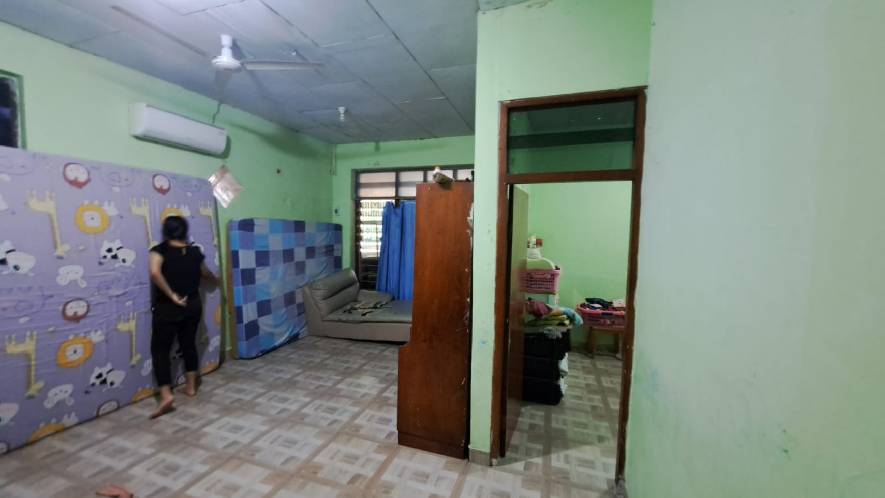 RUMAH + KOST DI GANDEKAN 2 LANTAI 6 KAMAR