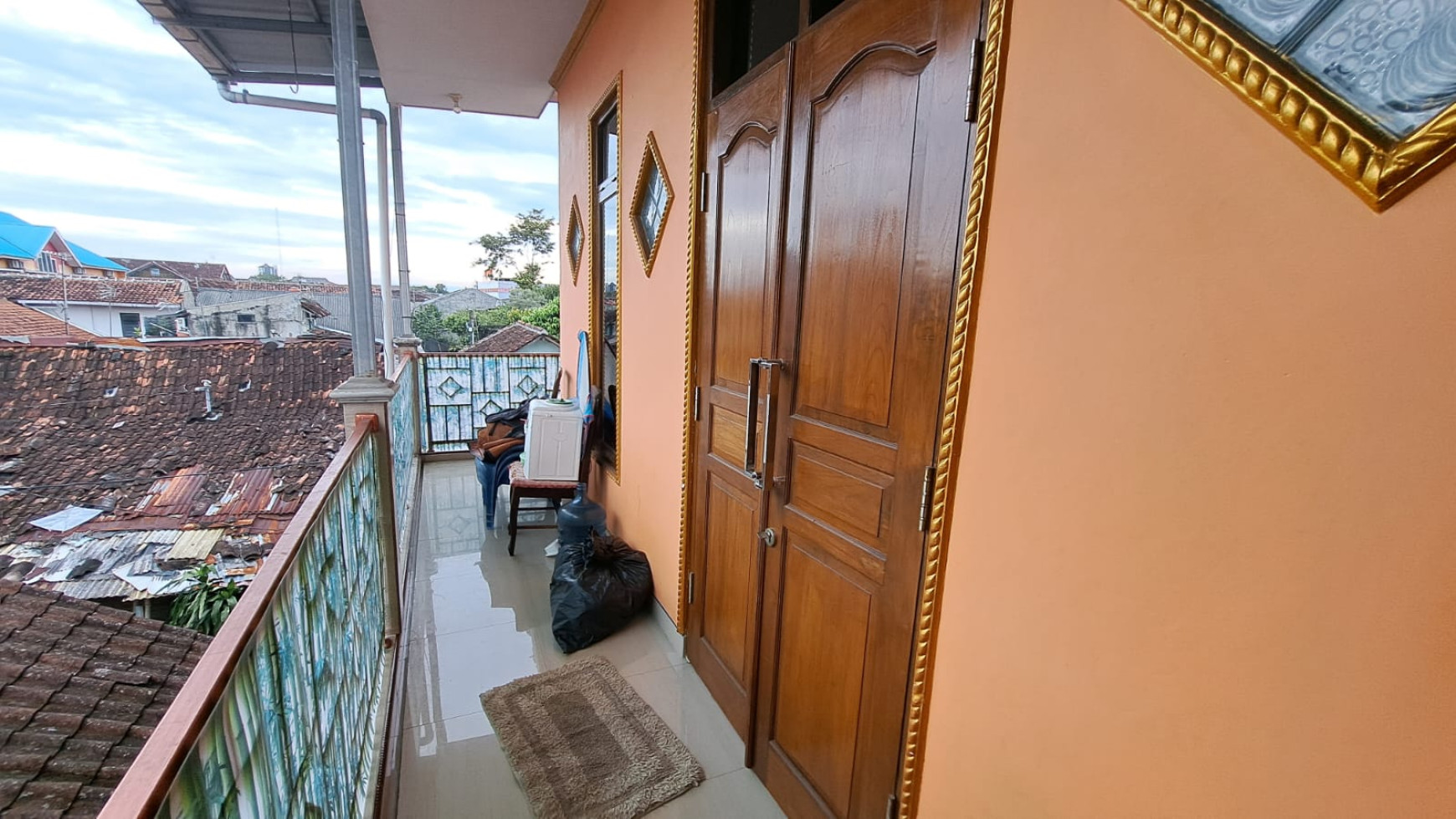 RUMAH + KOST DI GANDEKAN 2 LANTAI 6 KAMAR