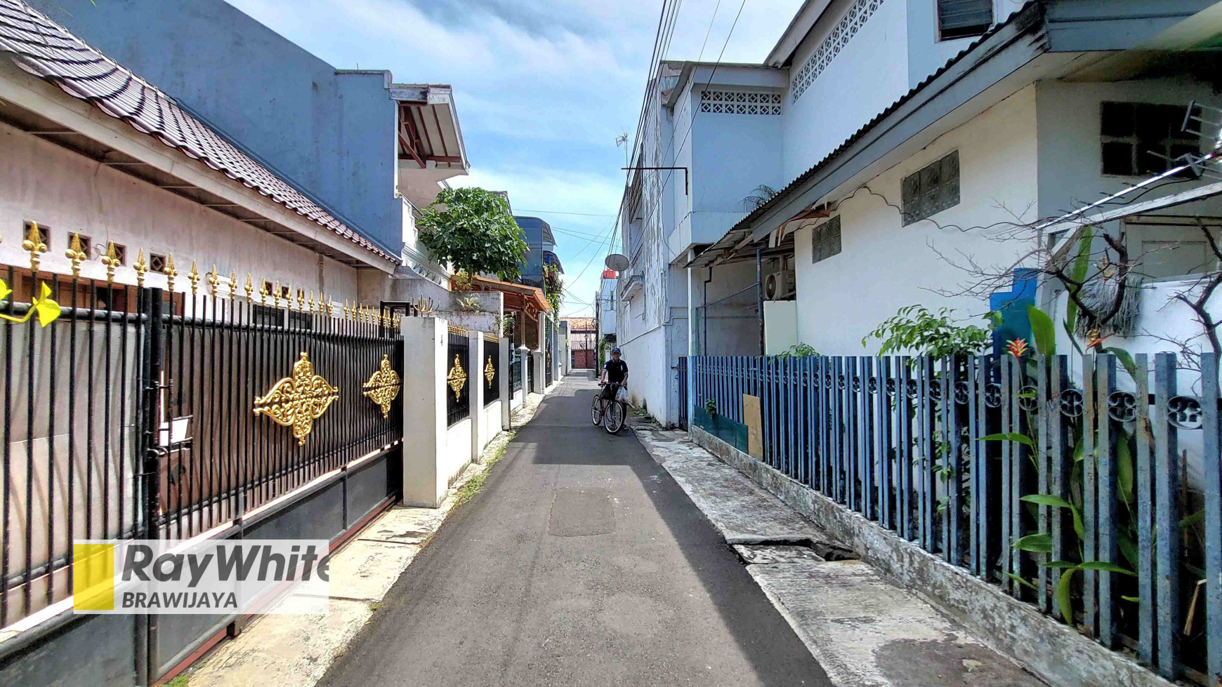 RUMAH DI TEBET BARAT, LOKASI TENANG, AKSES 1 MOBIL LAPANG, DEKAT AKSES TOL