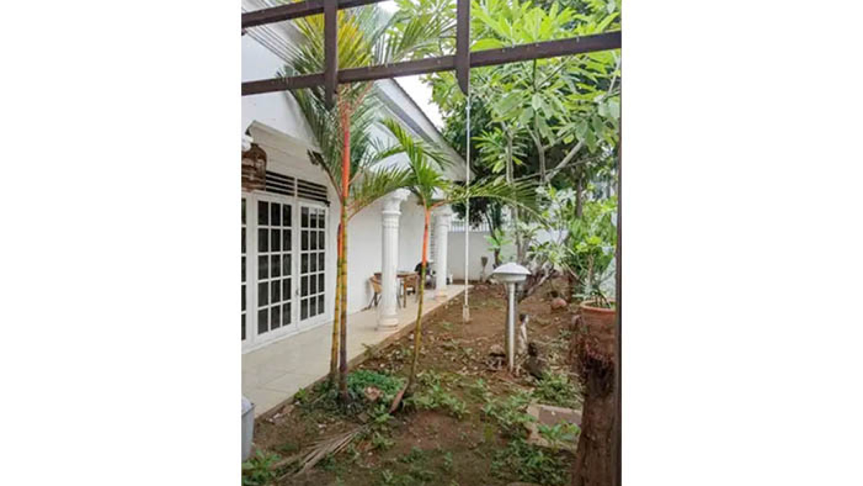 Rumah Kayu Putih Tengah, Luas 528m2