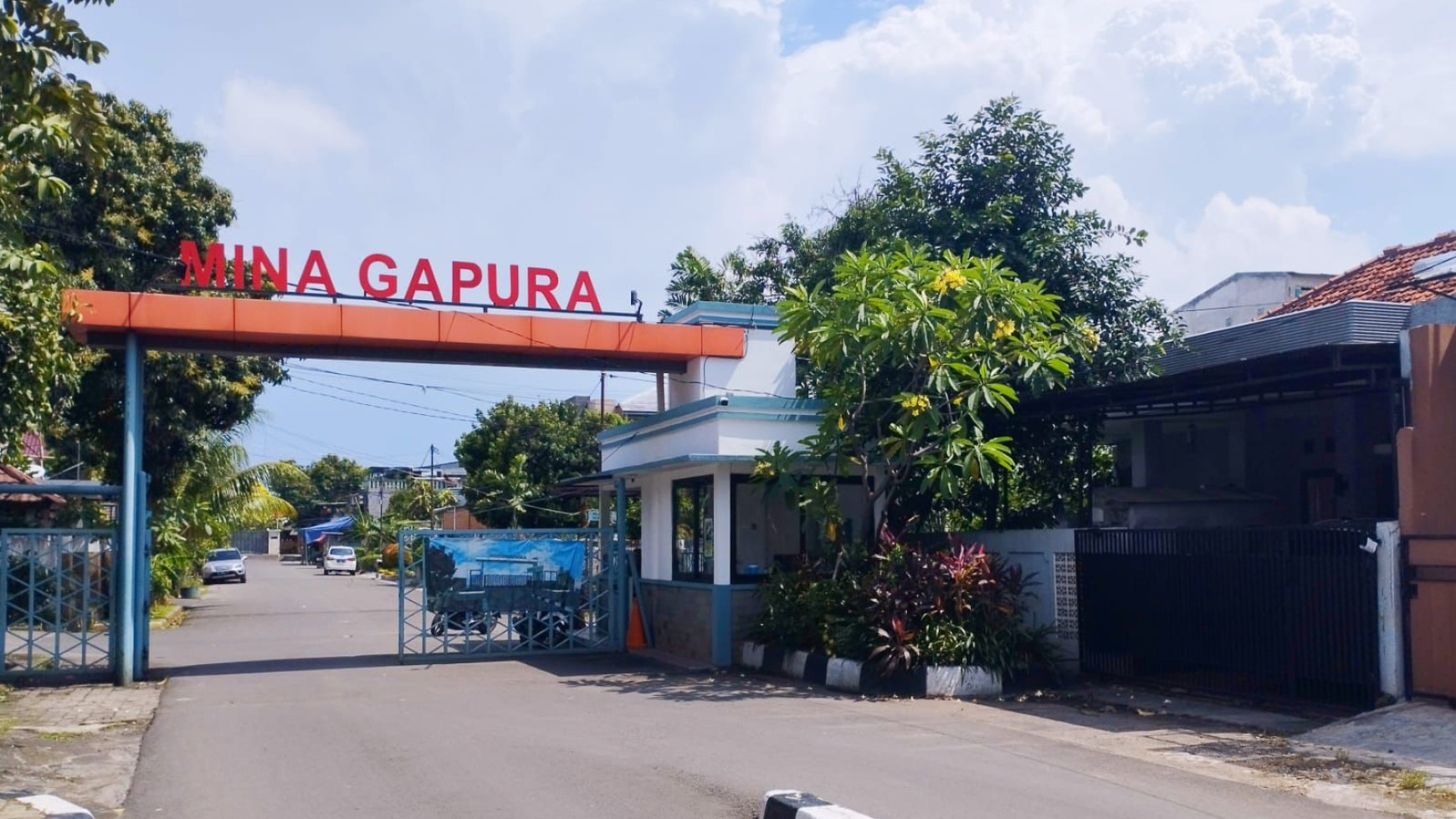 Rumah terawat di Kompleks, Joglo, Jakarta Barat 