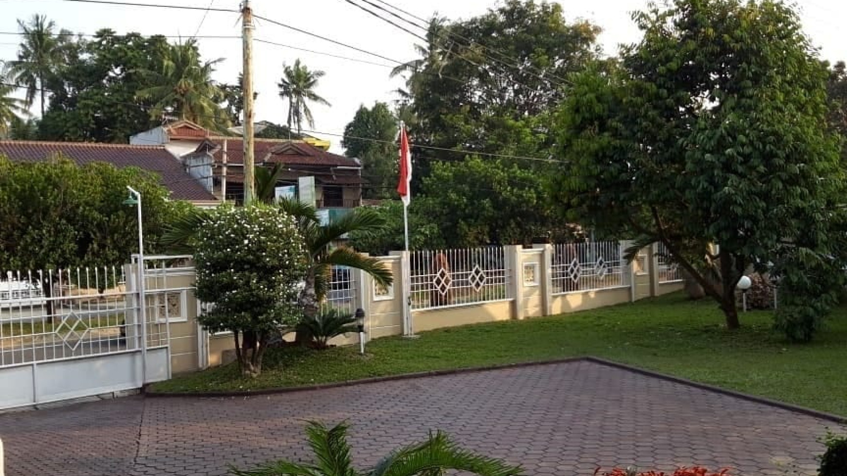 Rumah dengan tanah luas di Pinggir jalan Sultan Agung Kedaton