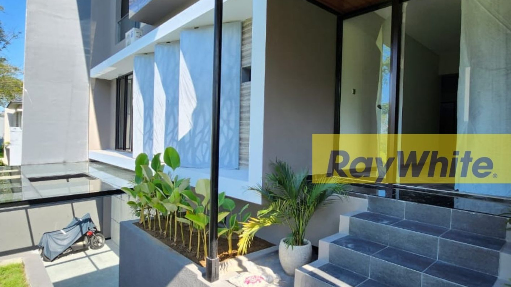 Dijual Rumah Mewah Baru Bukit Golf Internasional Citraland Surabaya