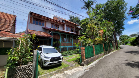 Rumah Asri Classic di jl Alfa, Cigadung Bandung Kota 