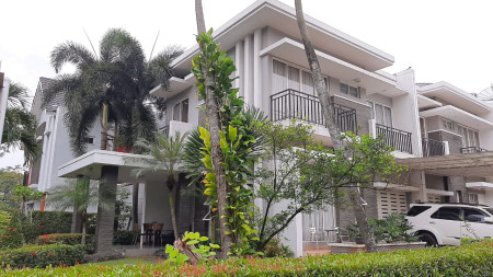 Best Offer. Rumah Modern Minimalis Residence One, Serpong.
