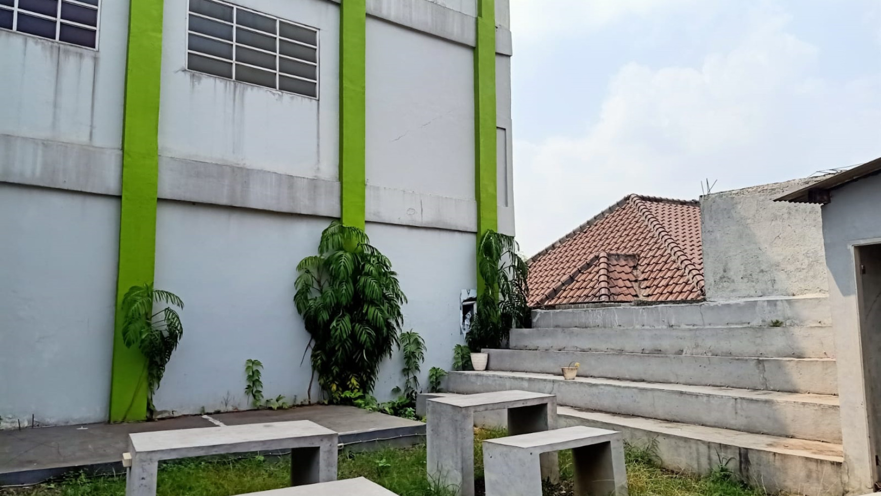 Dijual Ruang Usaha Pinggir Jalan Raya dekat Bintaro Jaya @Jl Jombang Raya