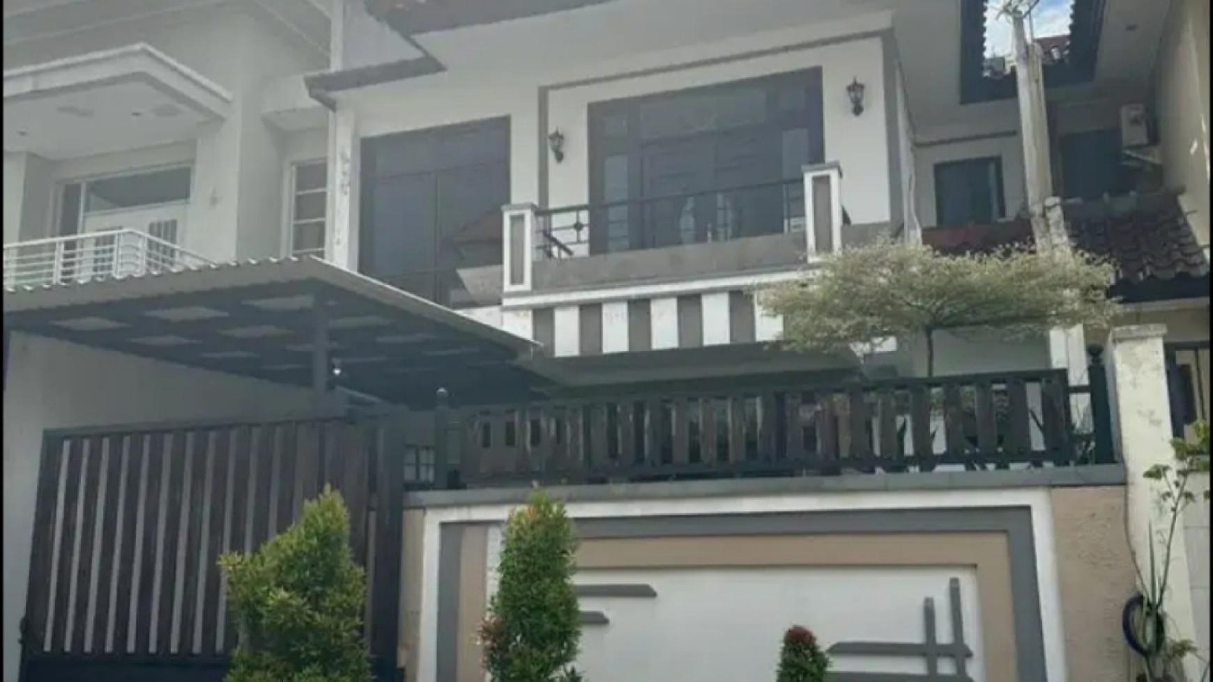 Dijual Rumah Villa Bukit Mas Surabaya- SEMI FURNISHED Modern + Taman Asri - Dekat Ciputra World, Akses TOL Satelit