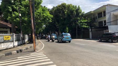 Harga Menarik, Rumah lama lokasi strategis jalan depan lebar di Kebayoran Baru, jakarta Selatan - SUDAH TERJUAL
