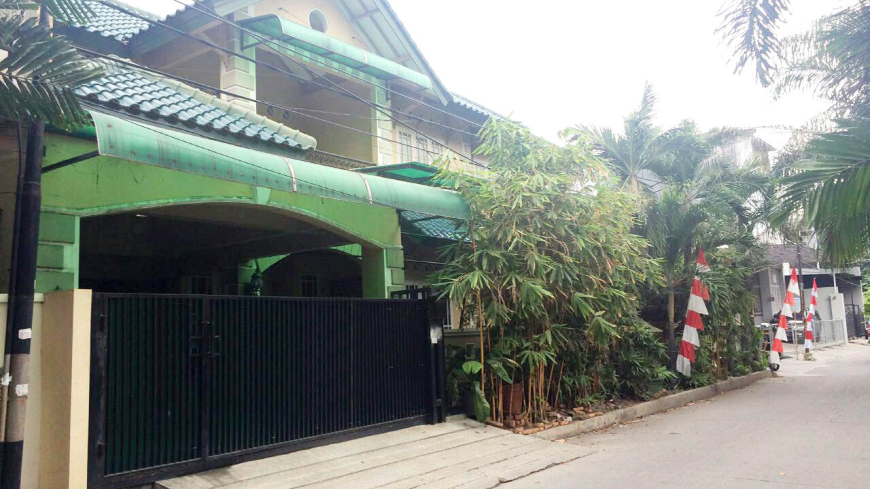 Rumah Hoek Raya, BCS Kelapa Gading Luas 323m2