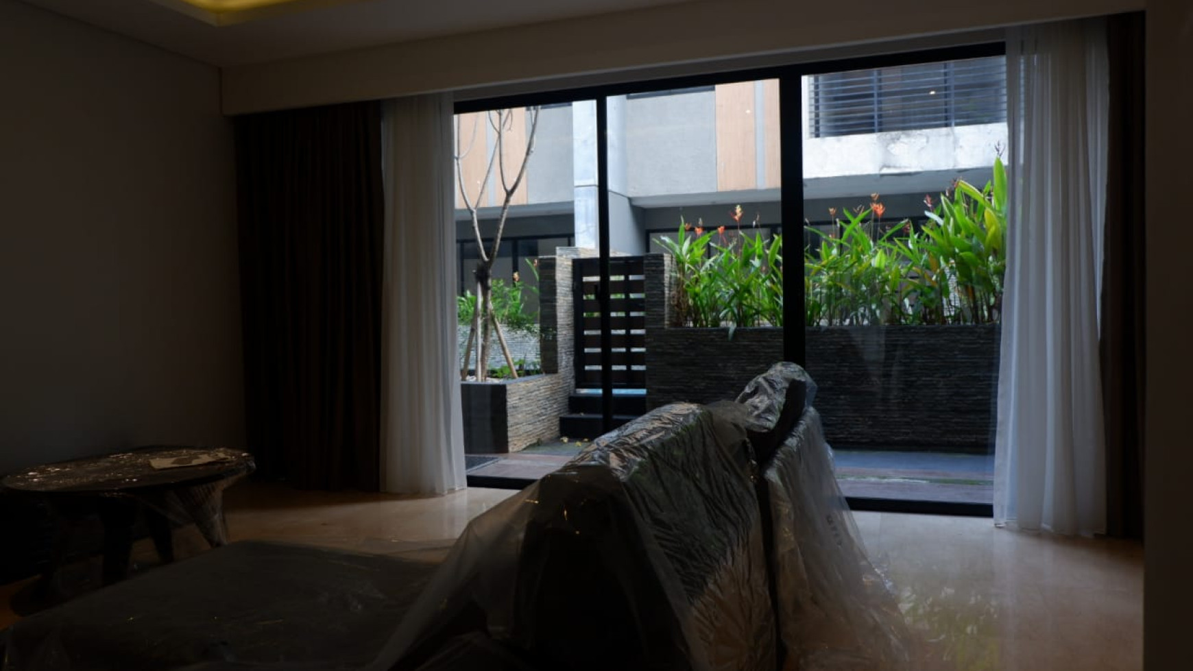 SEWA TOWN HOUSE KEMANG Sewa per THN 360 jt ( nego )