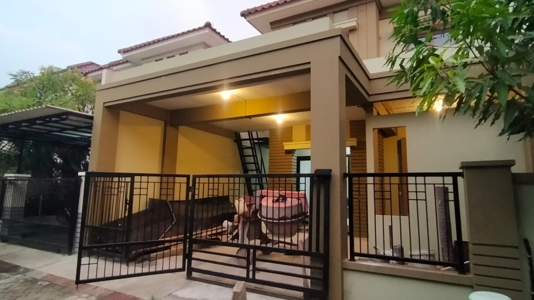 Dijual / Disewakan Rumah Central Park A Yani Residence STRATEGIS dekat POLDA Jatim , Raya A Yani Surabaya