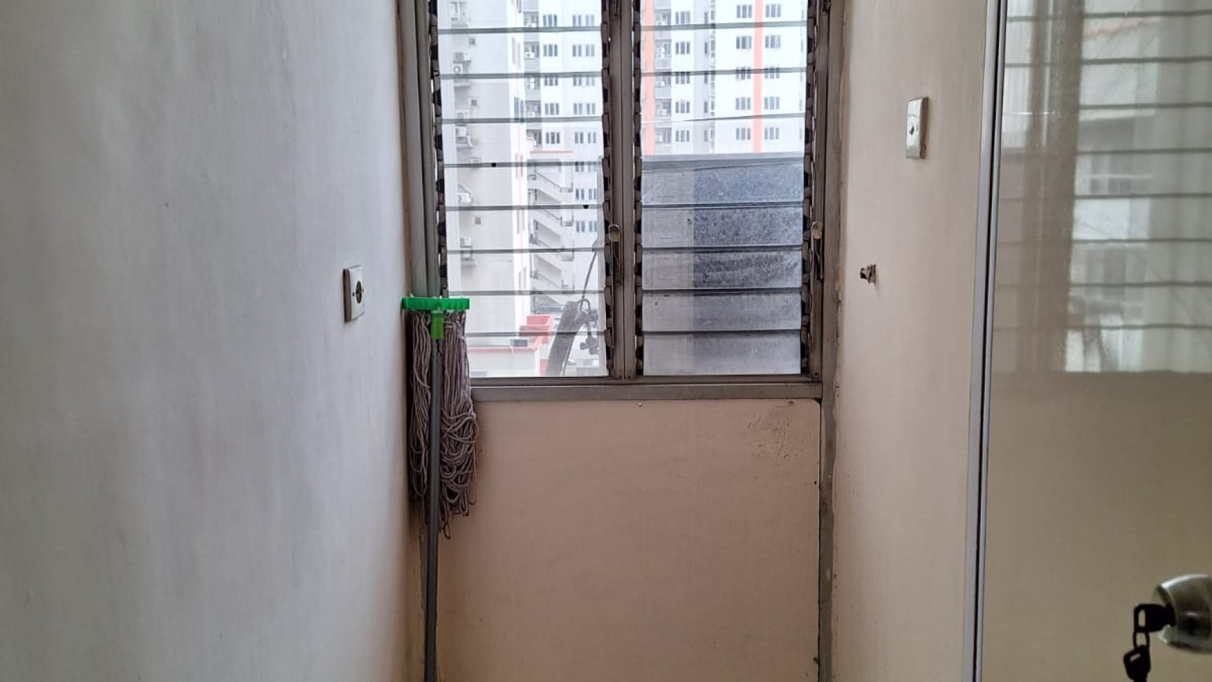 Apartemen Wisma Gading Permai ,semi Furnished ,Murah di Kelapa Gading 