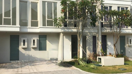 Dijual Rumah Grand Pakuwon Adelaide SEMI Furnished +Teras Belakang TerTUTUP KERAMIK Cantik Siap Huni