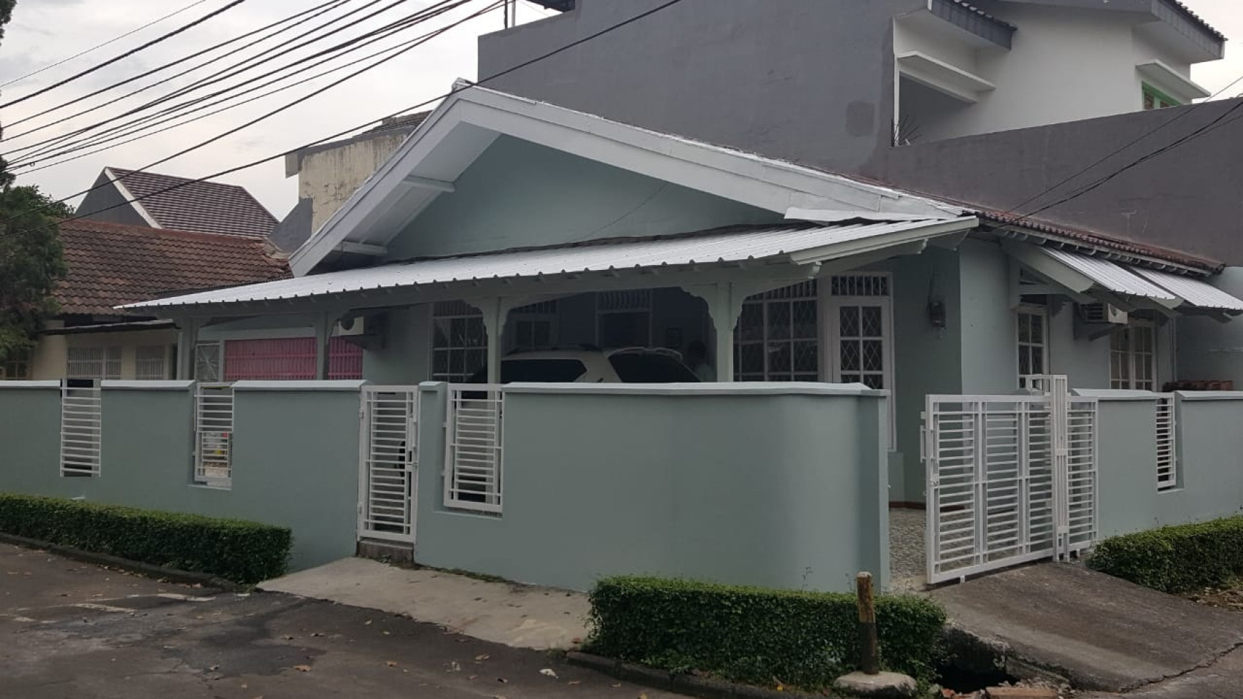 Rumah bagus, rapih, lingkungan aman dan Nyaman siap huni di Bintaro.