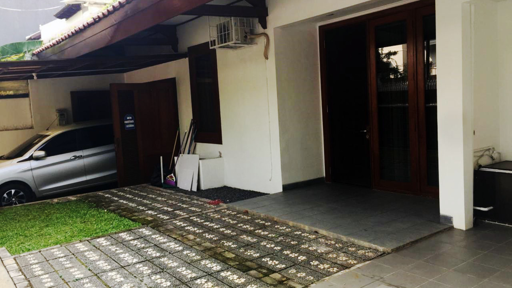 Disewakan Rumah Idaman Semi Furnish di JL Kintamani Kuningan Jakarta Selatan