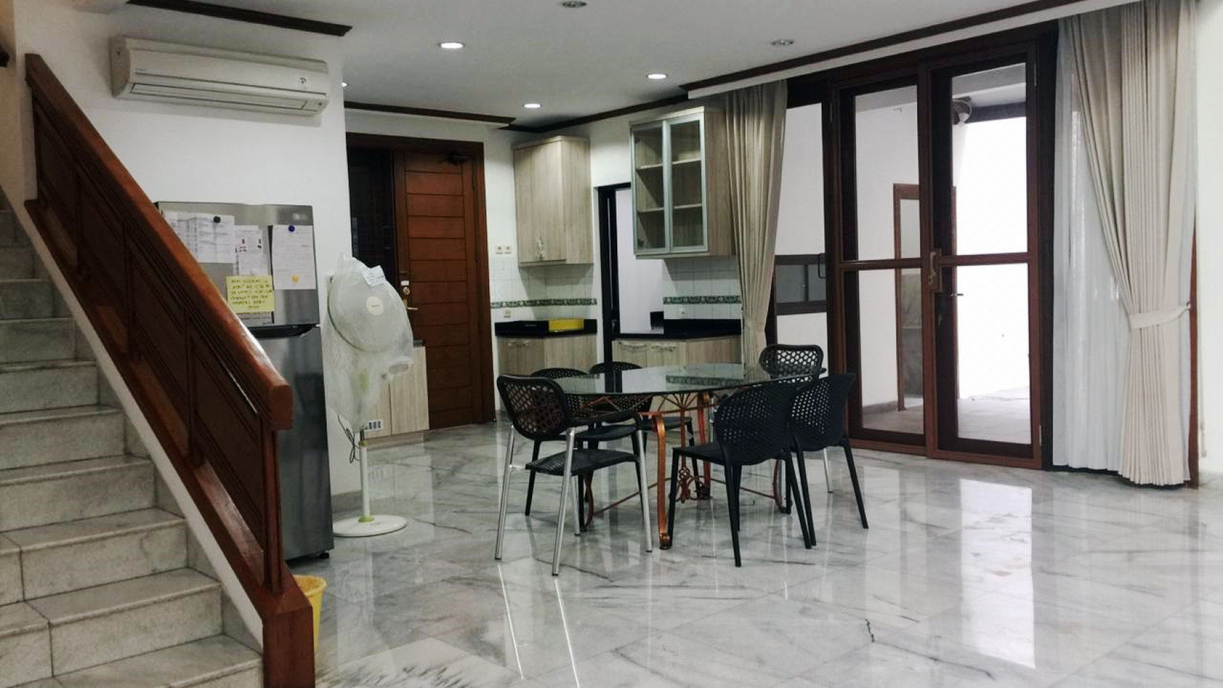 Disewakan Rumah Idaman Semi Furnish di JL Kintamani Kuningan Jakarta Selatan