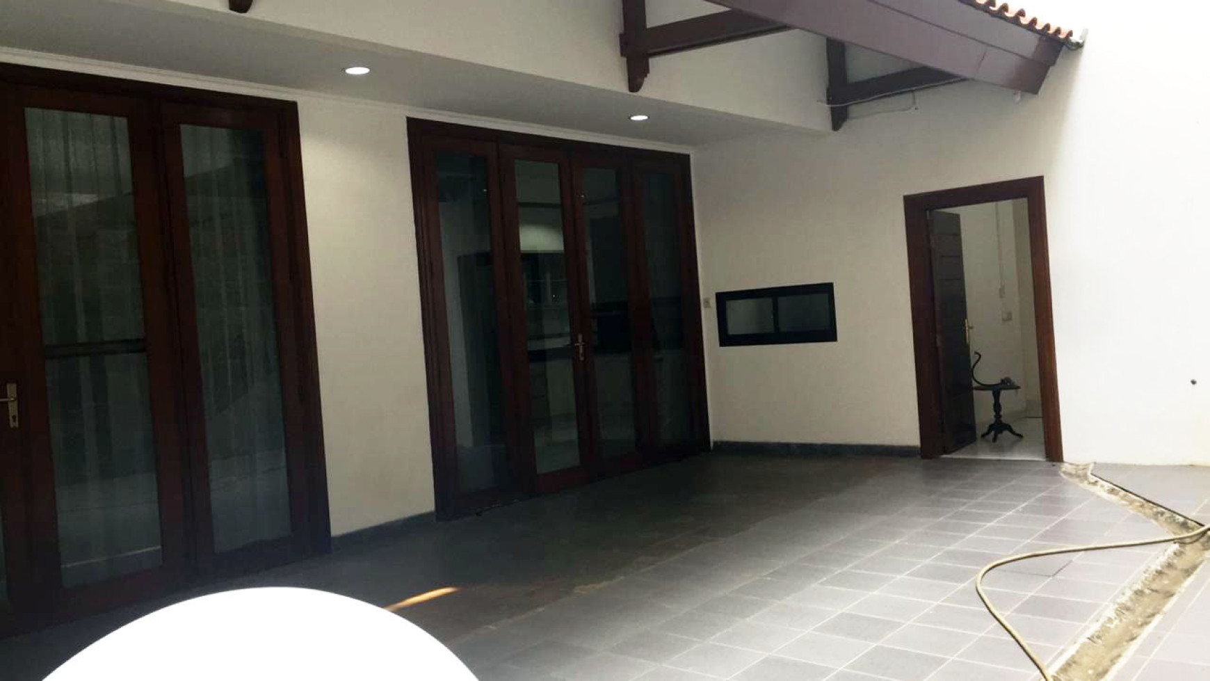 Disewakan Rumah Idaman Semi Furnish di JL Kintamani Kuningan Jakarta Selatan