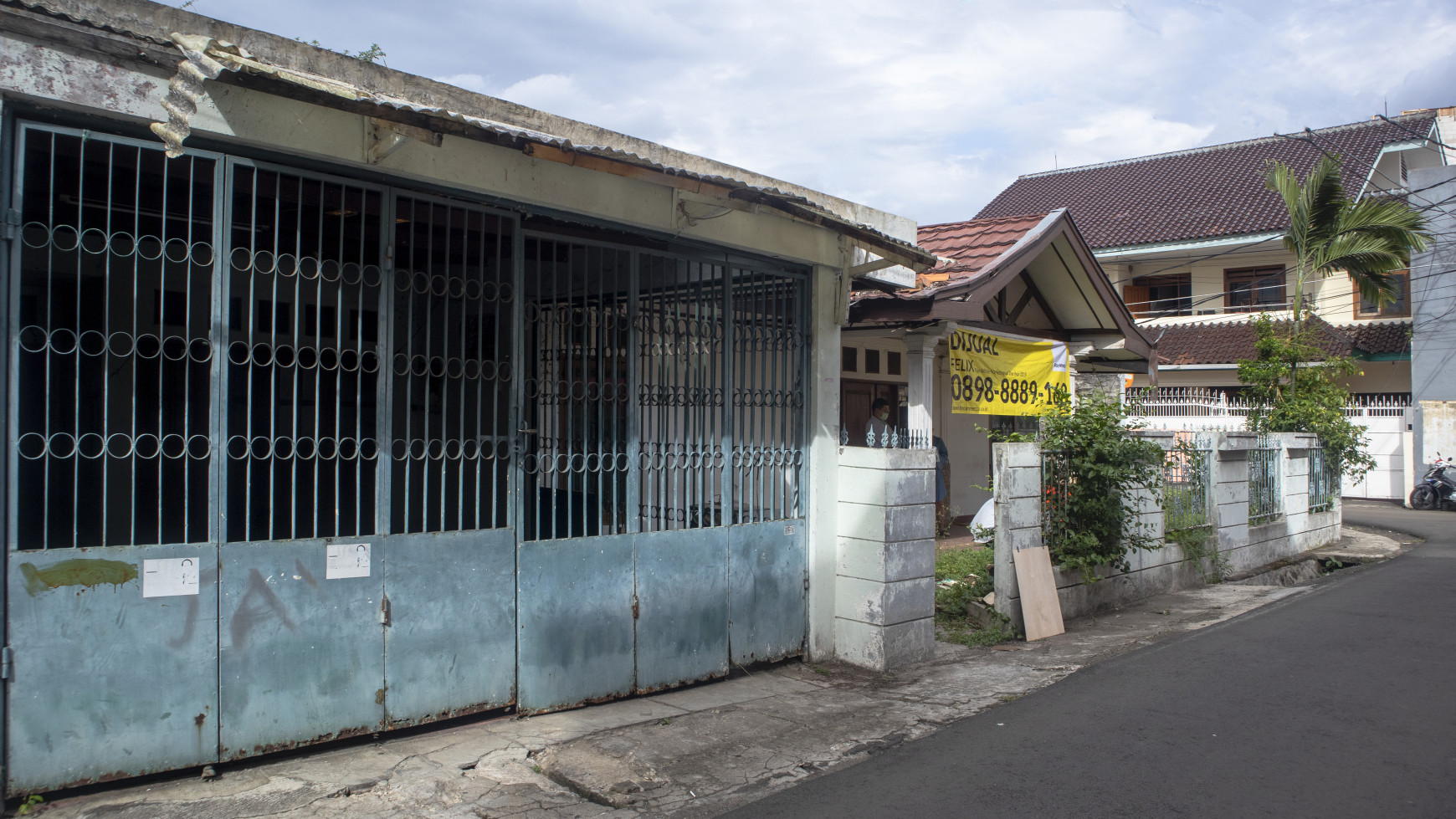 Rumah Vintage Hook Jl. Deltasari - Radio Dalam - Jakarta Selatan Lokasi Strategis