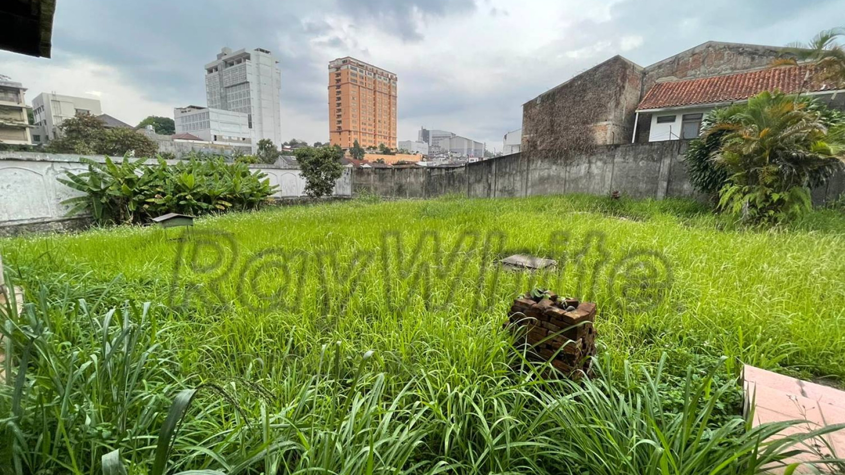 Rumah Tua Hitung Tanah Hegarmanah Bandung Luas 1944m Perumahan Elit