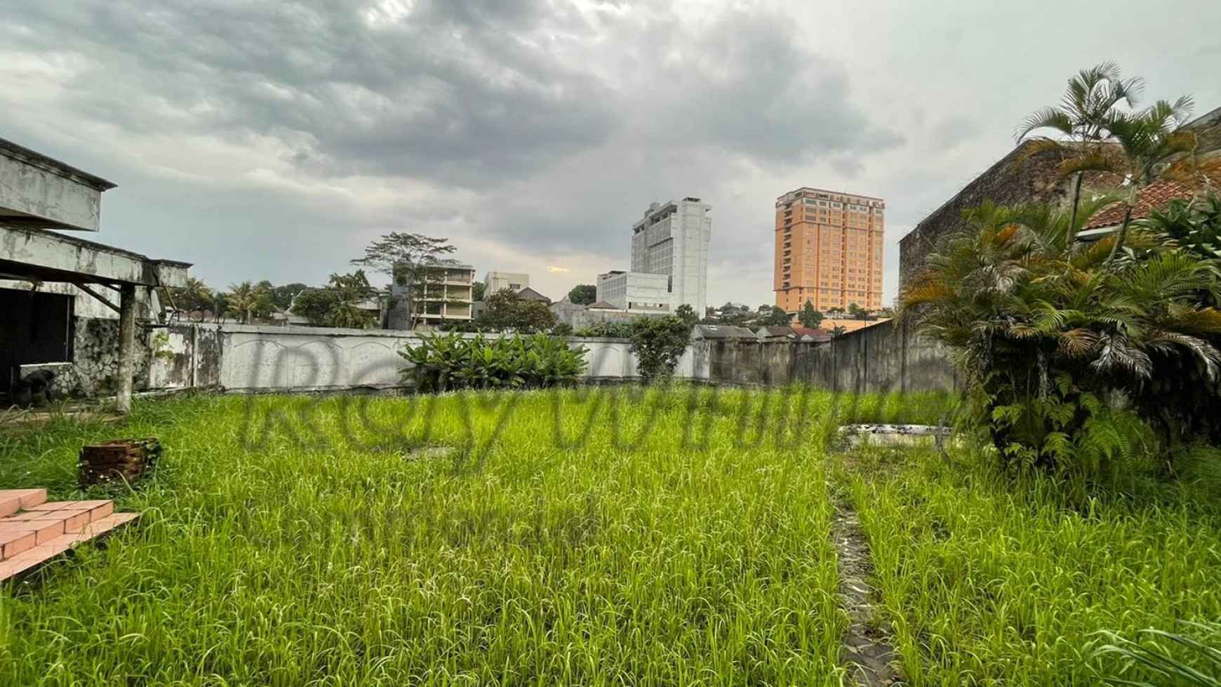 Rumah Tua Hitung Tanah Hegarmanah Bandung Luas 1944m Perumahan Elit